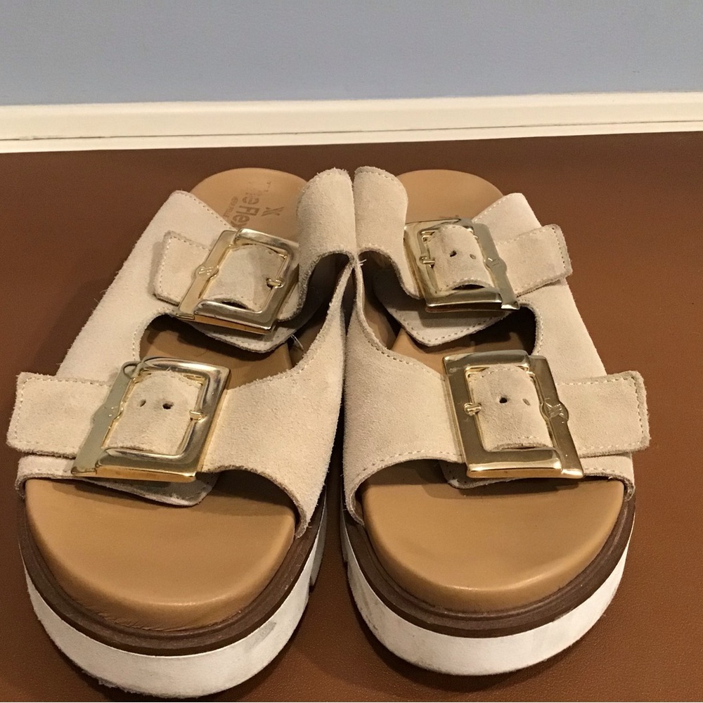 Vera Pelle Cream Sandals with Gold Buckles SZ 8 1/2